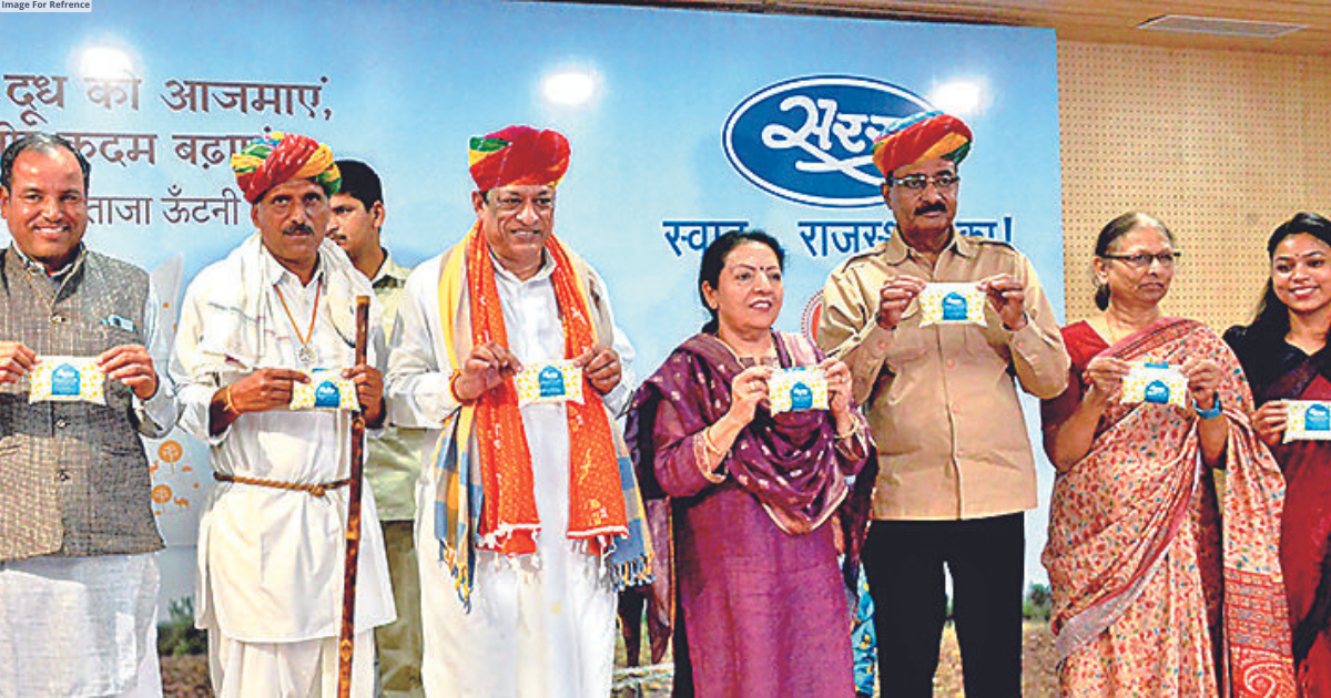 Min Kumawat unveils Raj’s ‘Saras’ camel milk project